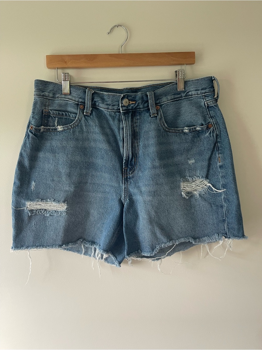 Old Navy Women’s Distressed Denim/Jean Shorts (12)